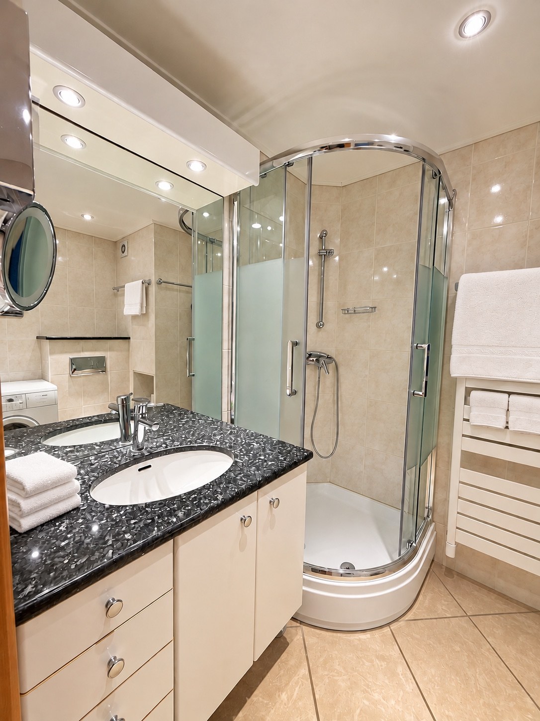 Charming Bed D62 — La salle d’eau avec douche