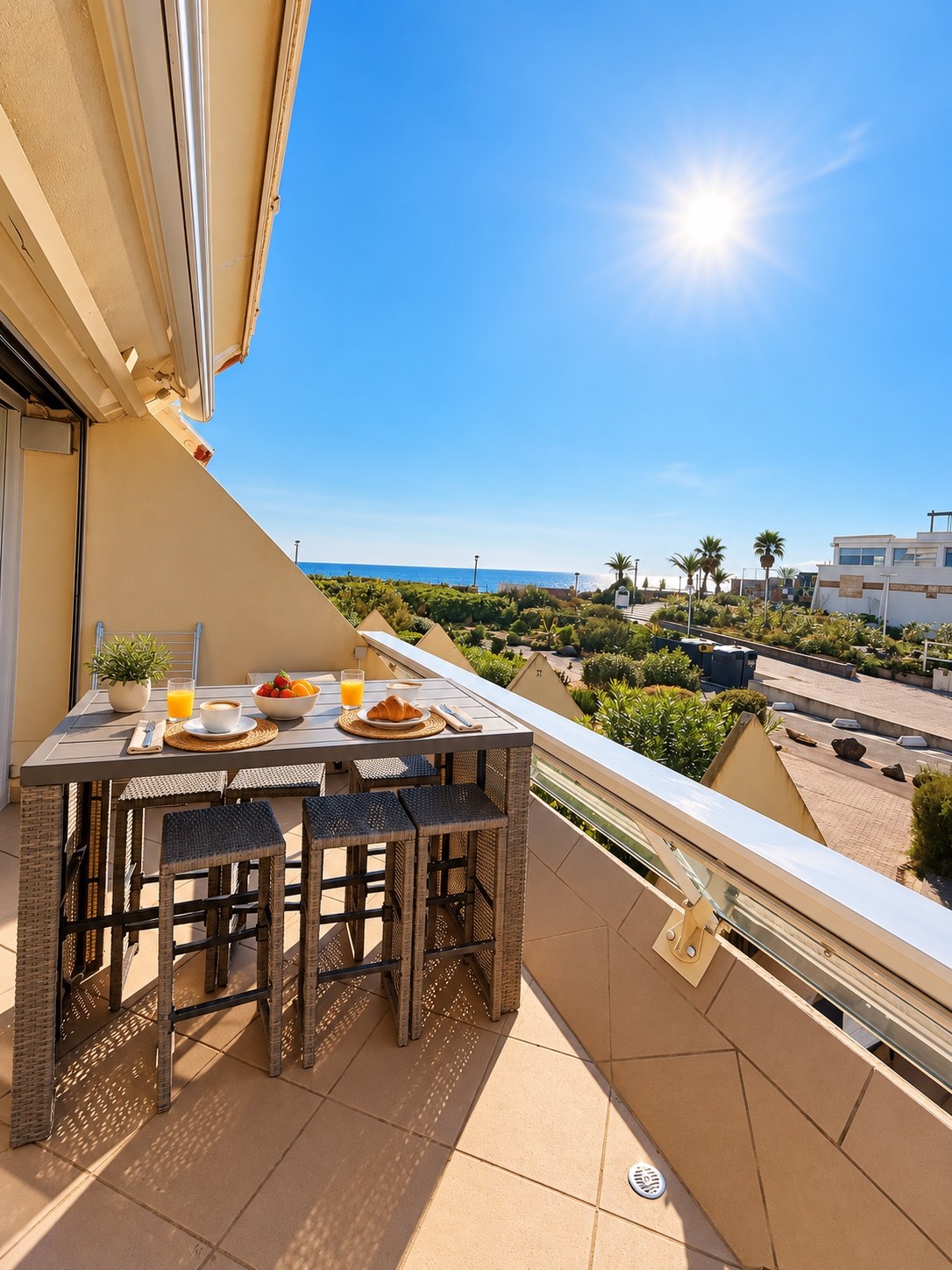Charming Bed D62 — La terrasse et la vue sur la mer
