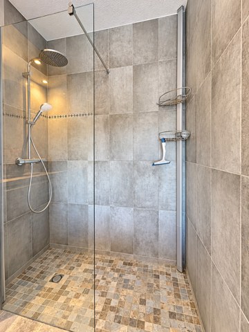 Home K107 — shower