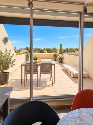 Home K107 — terrasse aménagée