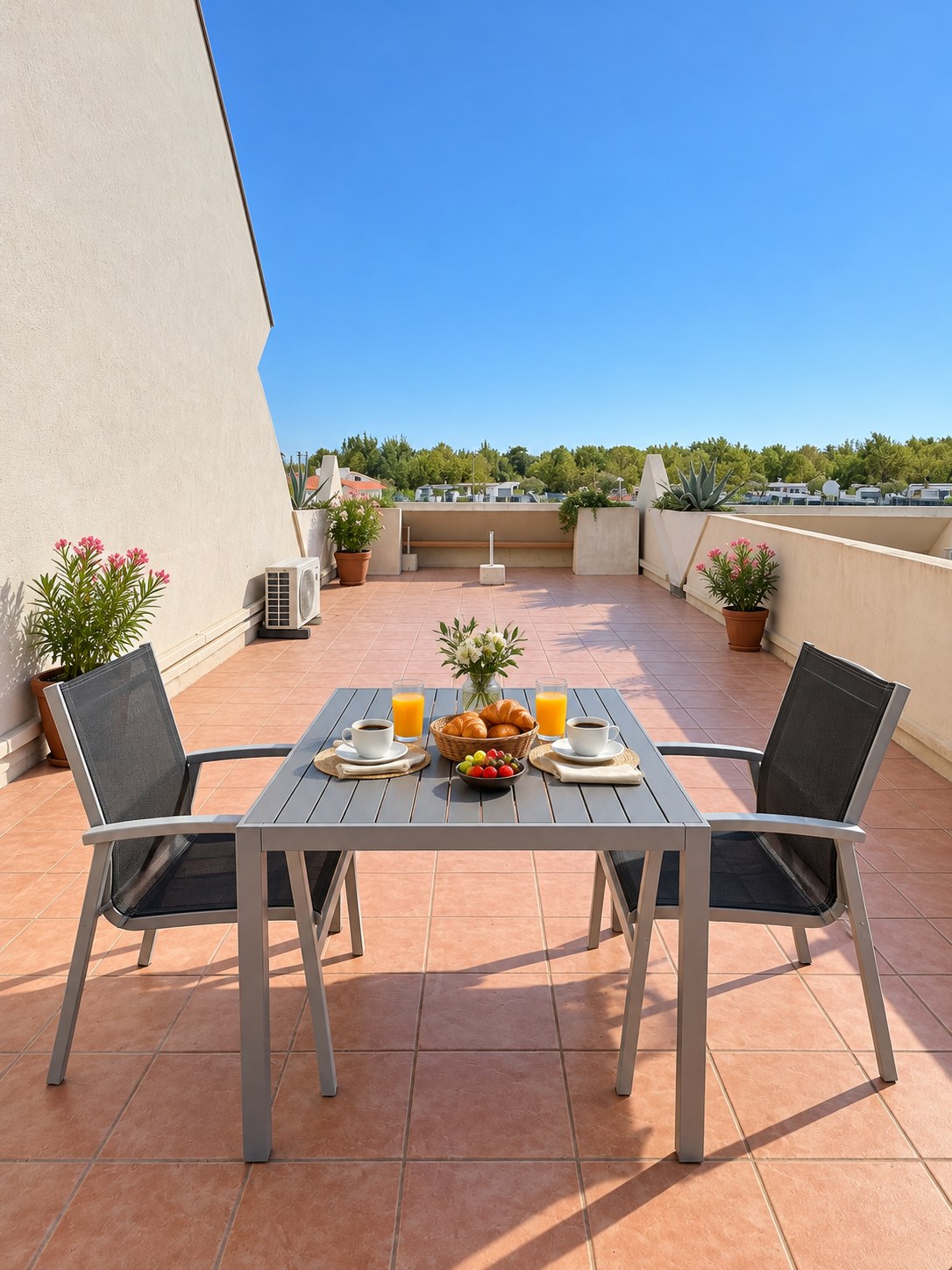 Sunflower K105 — grande terrasse aménagée